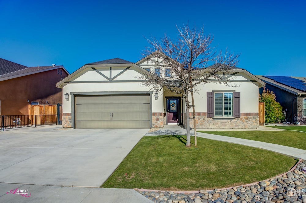 9206 SCENIC WOODS LANE, Shafter, CA 93263 BHGRE