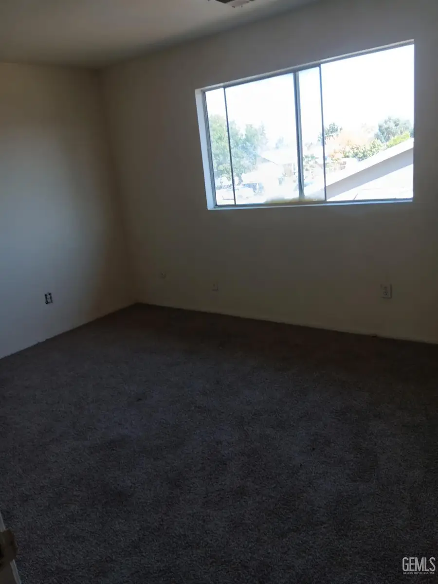 517 LINCOLN AVENUE, Bakersfield, CA 93308 - Image #2