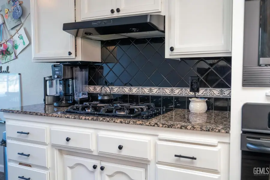 1430 E LAURA COURT, Visalia, CA 93292 - Image #3