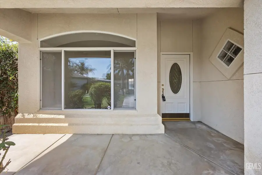 5820 SUMMER CYPRESS DRIVE, Bakersfield, CA 93313 - Image #2