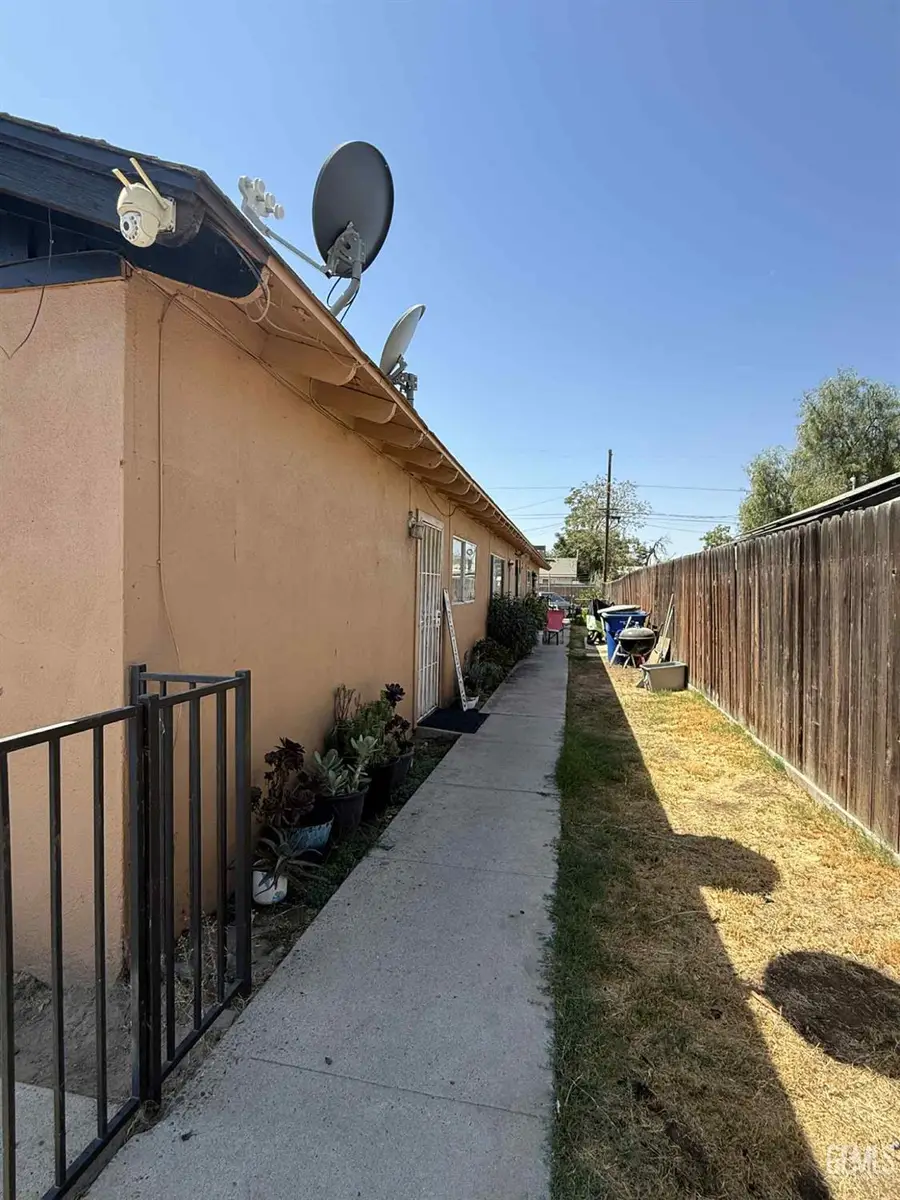 713 IRIS STREET, Bakersfield, CA 93308 - Image #3