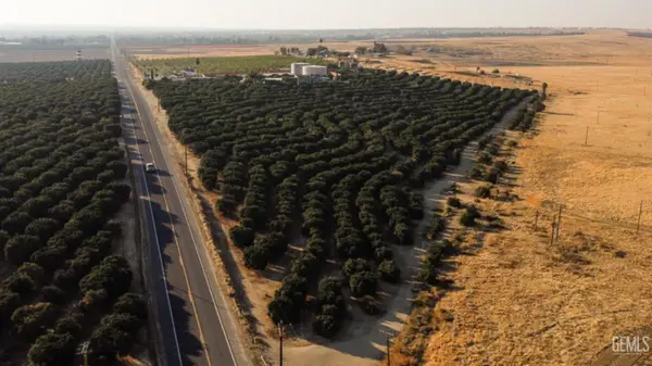 1025 PEPPER DRIVE, Bakersfield, CA 93307