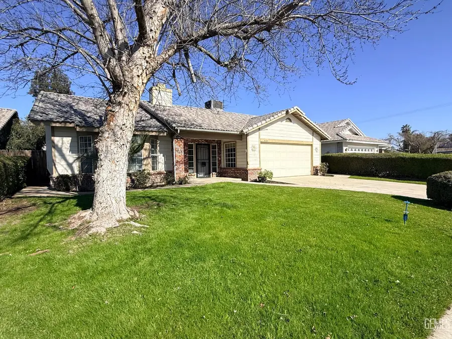 4104 SOUTHERN BREEZE DRIVE, Bakersfield, CA 93313 - Image #3