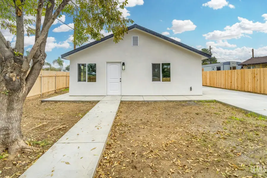 10901 SAN FERNANDO STREET, Lamont, CA 93241 - Image #2