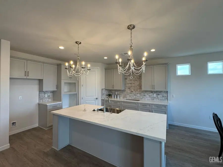 11116 ALCAZAR AVENUE, Bakersfield, CA 93311 - Image #2