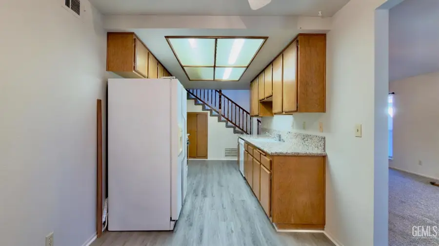 2856 DARTMOUTH DR, Lancaster, CA 93536 - Image #2