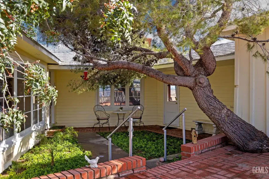 526 WASHINGTON AVENUE, Taft, CA 93268 - Image #2