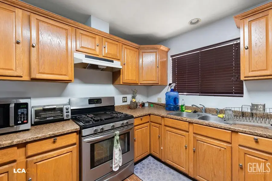 406 K STREET, Bakersfield, CA 93304 - Image #2