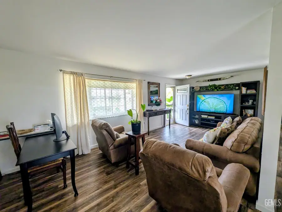 6001 BURKE WAY, Bakersfield, CA 93309 - Image #3