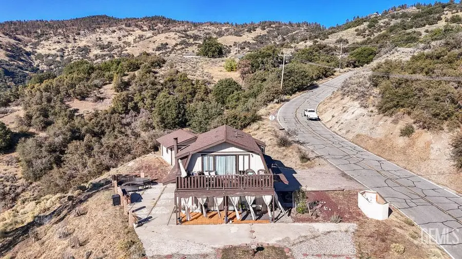 25001 PARAMOUNT DRIVE, Tehachapi, CA 93561 - Image #2