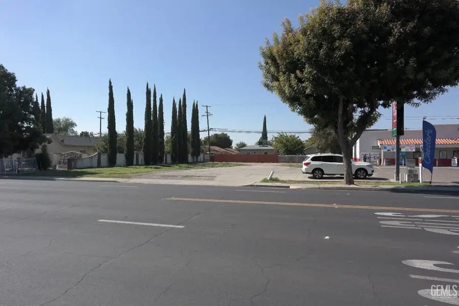 701 N FARMERSVILLE BOULEVARD, Farmersville, CA 93223 - Image #3