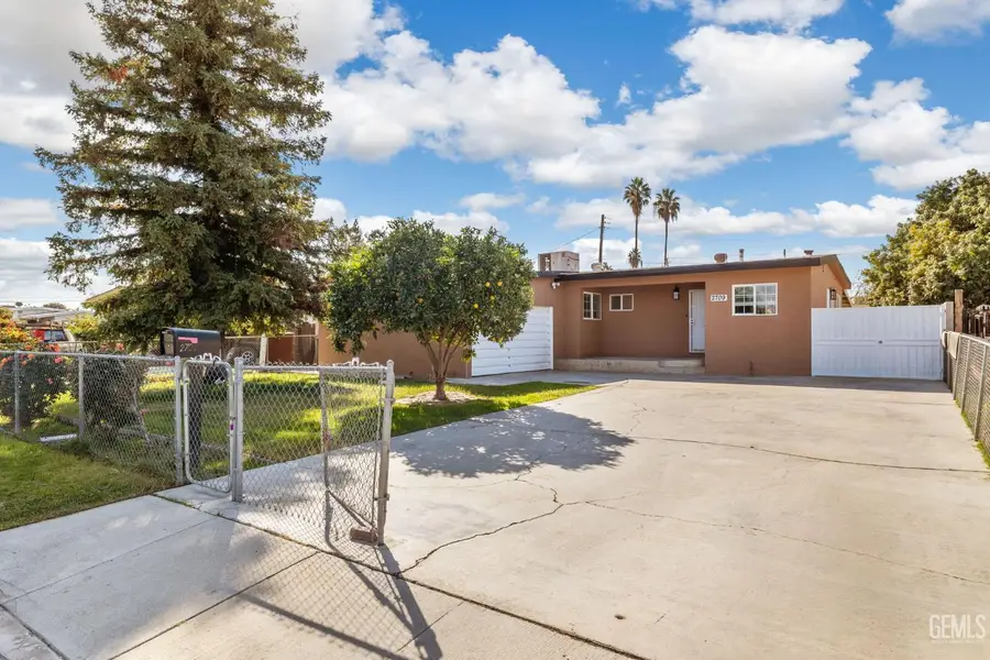 2709 DORE DRIVE, Bakersfield, CA 93304 - Image #3