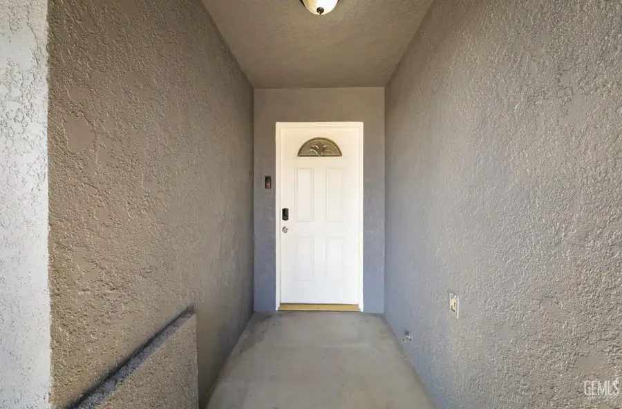 203 PIERCE STREET, Taft, CA 93268 - Image #2