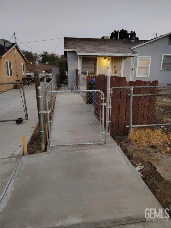 924 HEIGHT STREET #B, Bakersfield, CA 93305 - Image #3