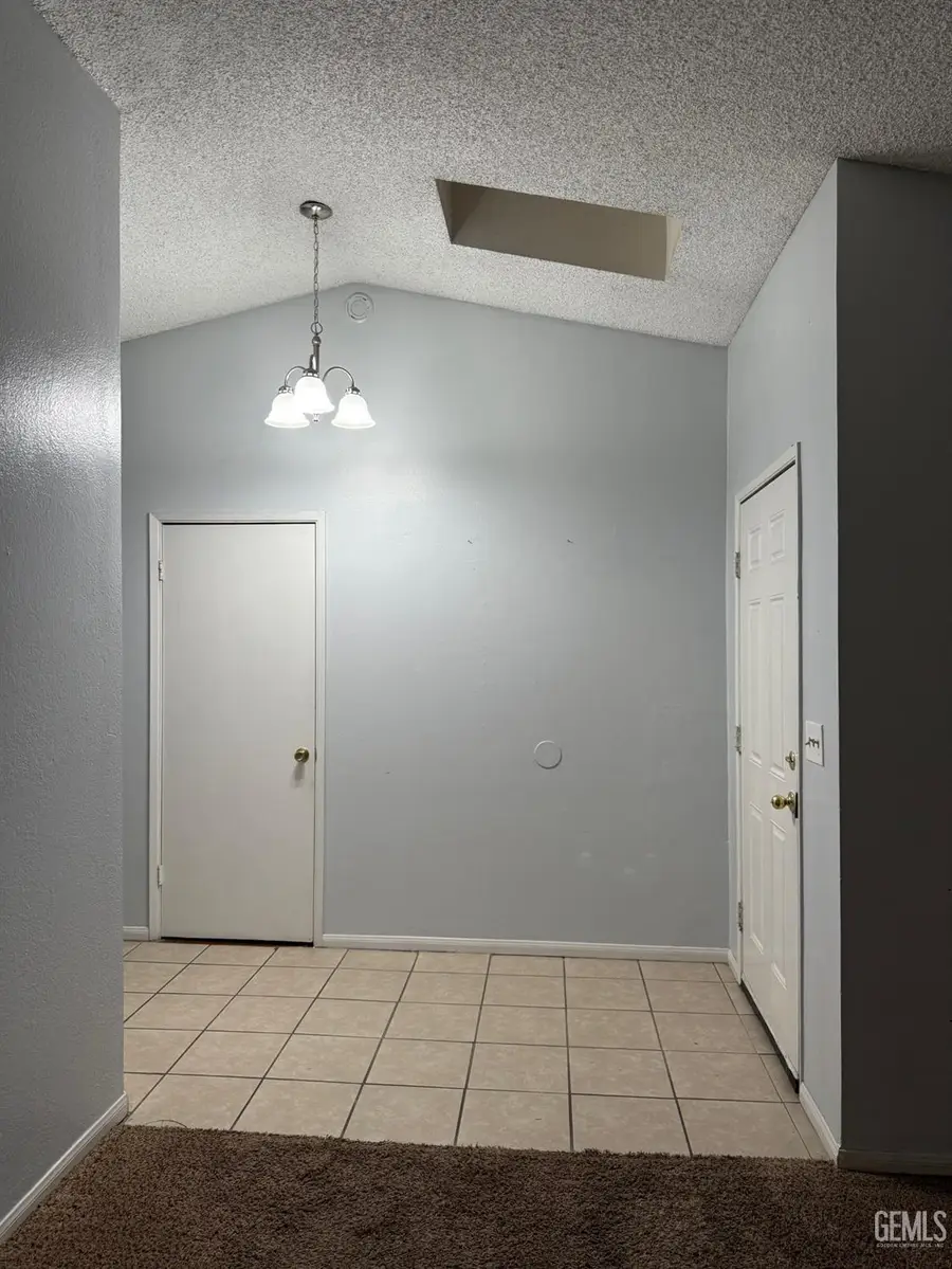 6021 LUGENE AVENUE, Bakersfield, CA 93313 - Image #2