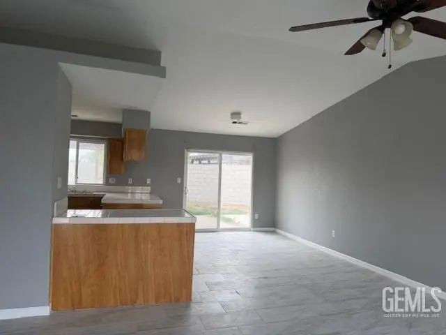 321 CALLE PINUELAS, Delano, CA 93215 - Image #2