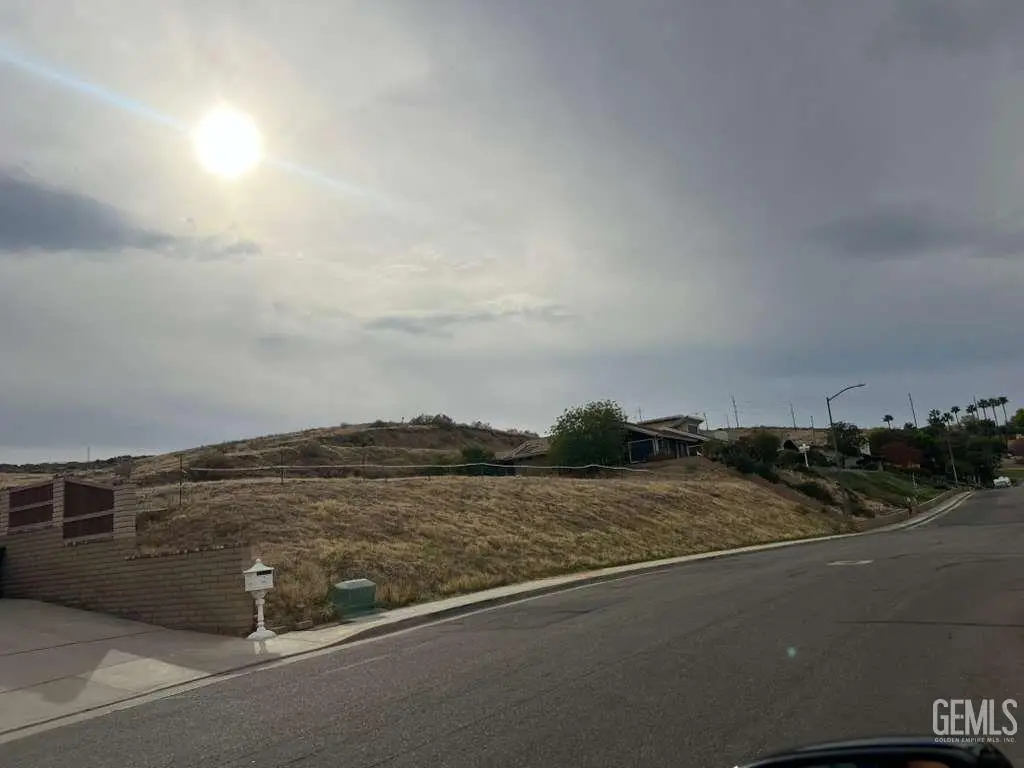 707 VISTA VIA DRIVE, Taft, CA 93268 - Image #1