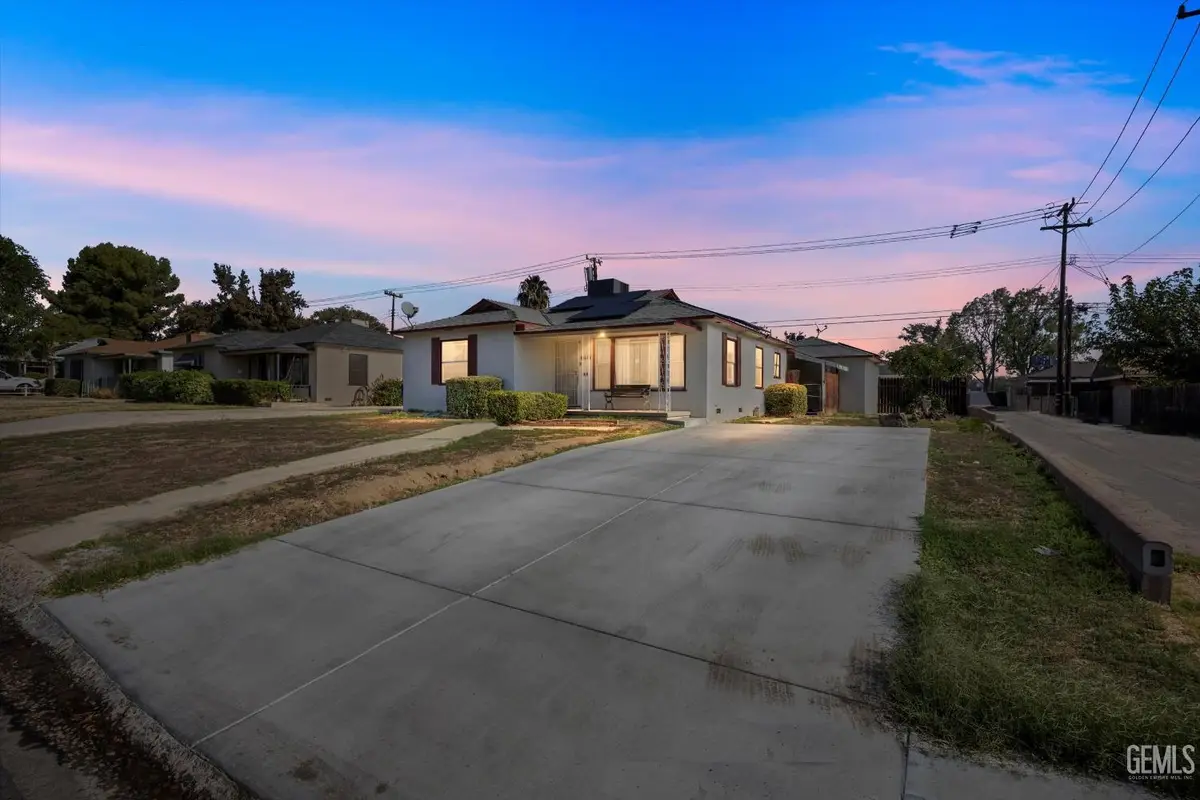 2700 CHARLESTON DRIVE, Bakersfield, CA 93308 - Image #1