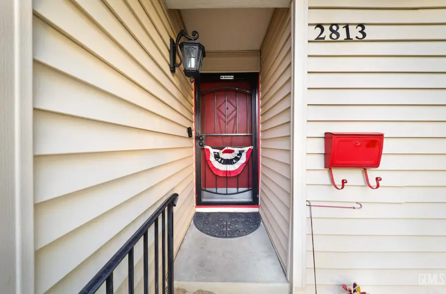 2813 BAYLOR STREET, Bakersfield, CA 93305 - Image #3