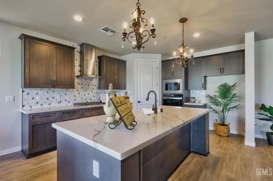 11107 ALCAZAR AVENUE, Bakersfield, CA 93311 - Image #3