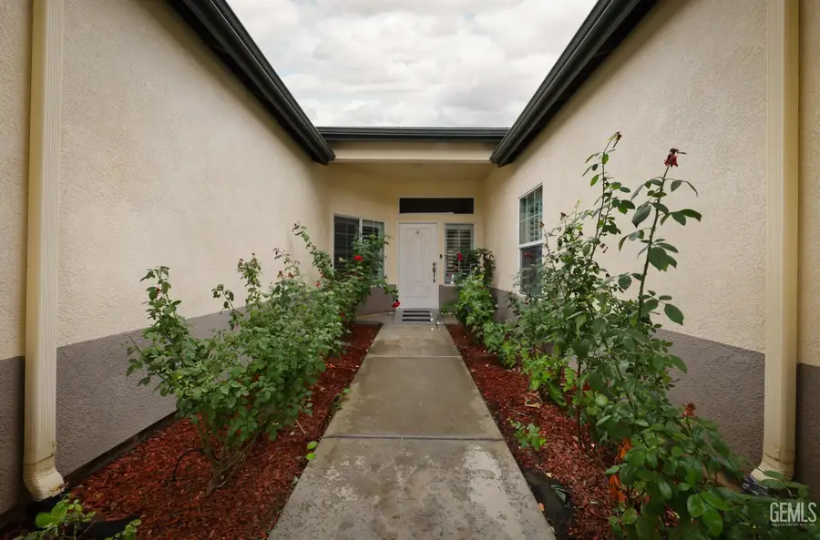 7214 BOULDER FALLS COURT, Bakersfield, CA 93312 - Image #2
