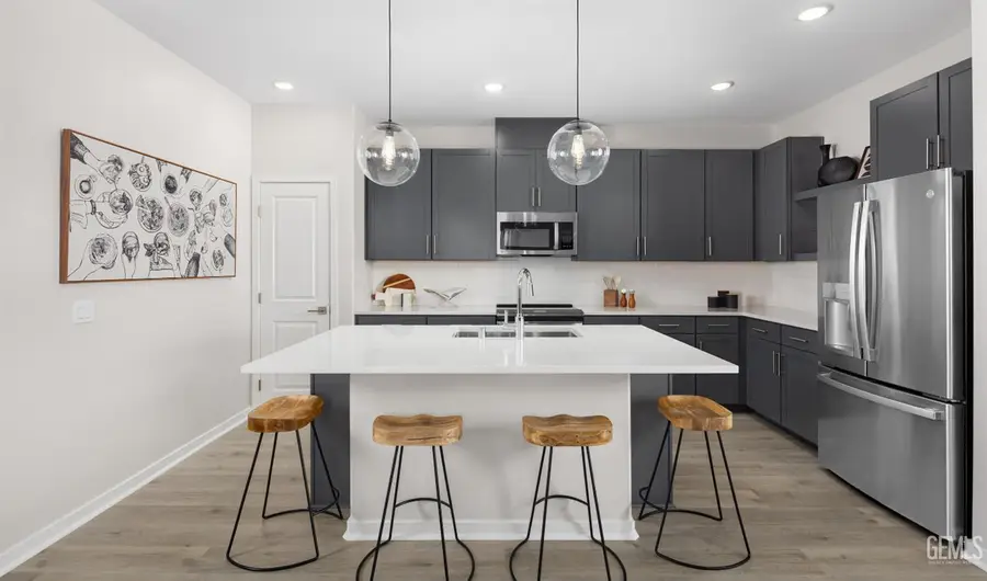 6131 MARCONI AVENUE, Bakersfield, CA 93313 - Image #3