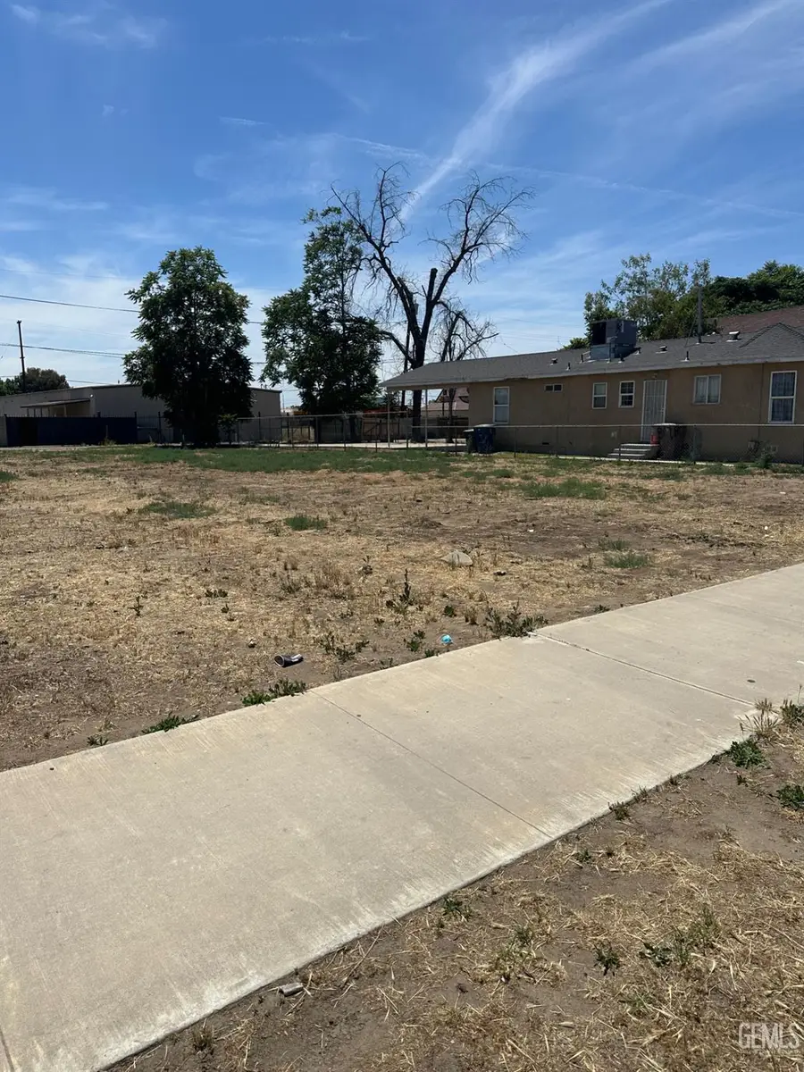 821 E KENTUCKY STREET #823, Bakersfield, CA 93305 - Image #3