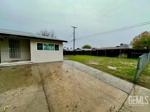 3204 S I STREET, Bakersfield, CA 93304 - Image #2