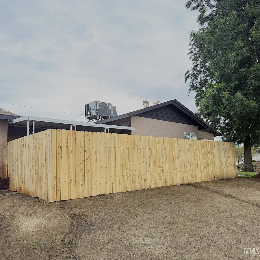 2000 AVONDALE DRIVE, Bakersfield, CA 93306 - Image #3