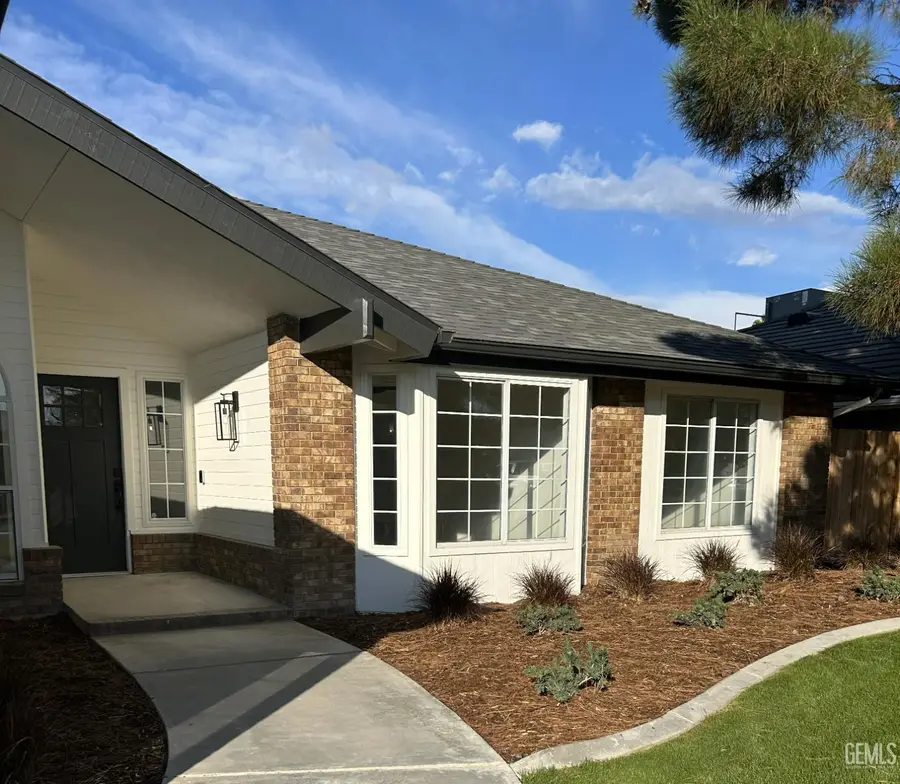 9812 S VANESSA AVENUE, Bakersfield, CA 93312 - Image #2