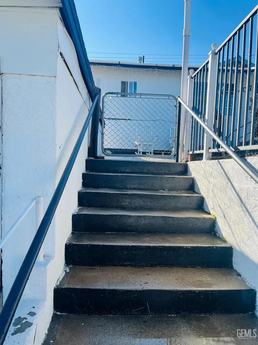 407 E STREET, Taft, CA 93268 - Image #2