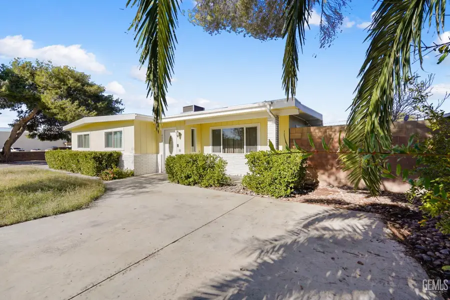 438 W WARD AVENUE, Ridgecrest, CA 93555 - Image #2