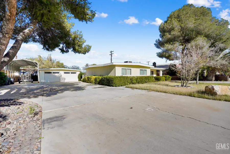 438 W WARD AVENUE, Ridgecrest, CA 93555 - Image #3