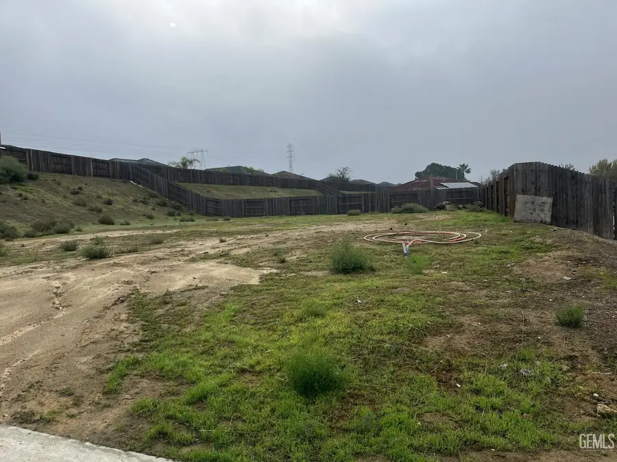 7001 AUTUMN RIDGE DRIVE, Bakersfield, CA 93306 - Image #2