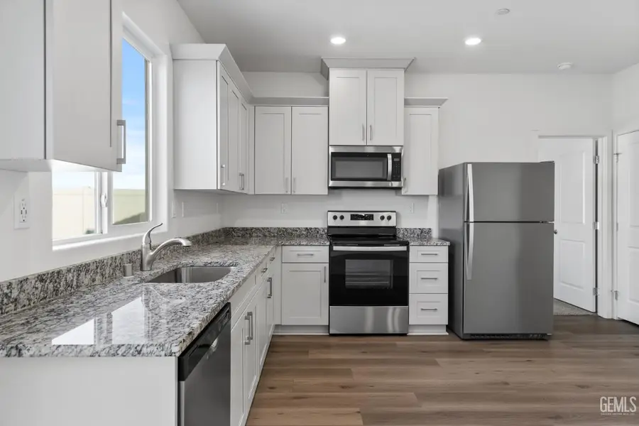 7911 AVOCADO LANE, Bakersfield, CA 93313 - Image #3