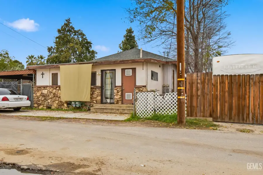 2106 E STREET, Bakersfield, CA 93301 - Image #2