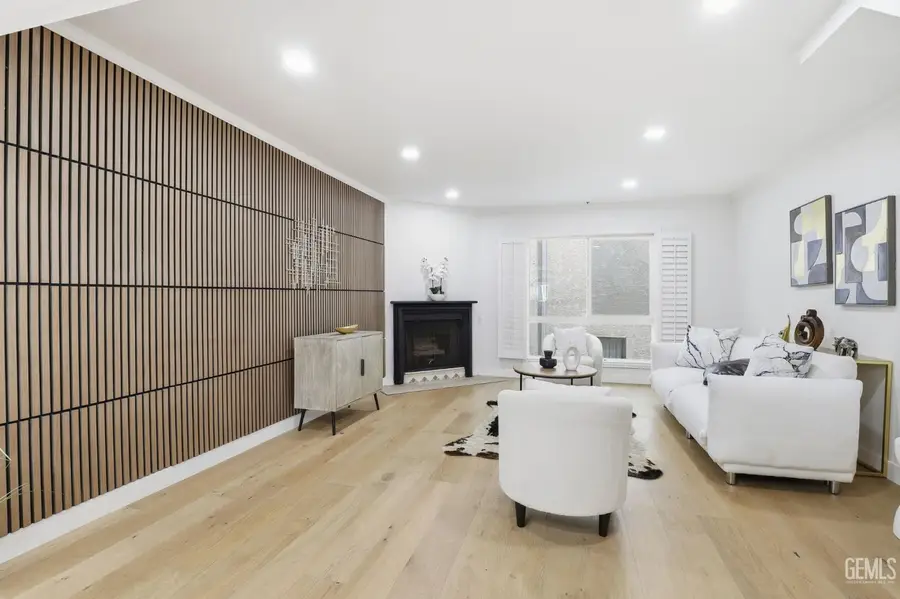 11119 CAMARILLO STREET #104, North Hollywood, CA 91602 - Image #2