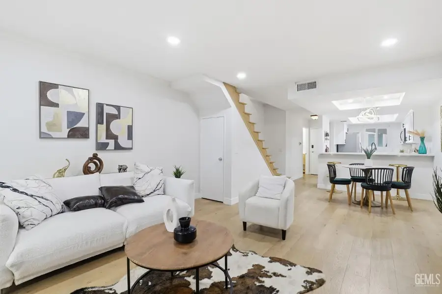 11119 CAMARILLO STREET #104, North Hollywood, CA 91602 - Image #3