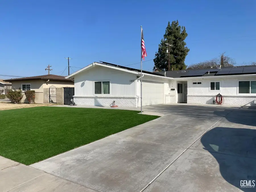 2512 BLACKSTONE COURT, Bakersfield, CA 93304 - Image #2