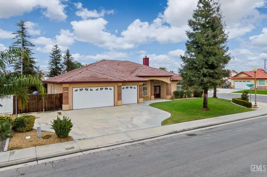3302 MEDALLION ROSE AVENUE, Bakersfield, CA 93313 - Image #3