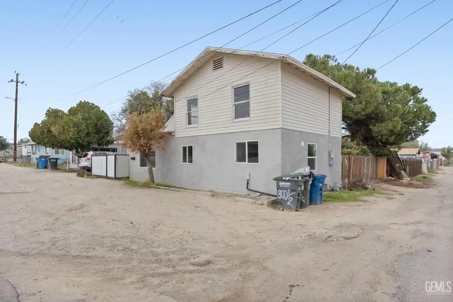 300 BUCHANAN STREET, Taft, CA 93268 - Image #2