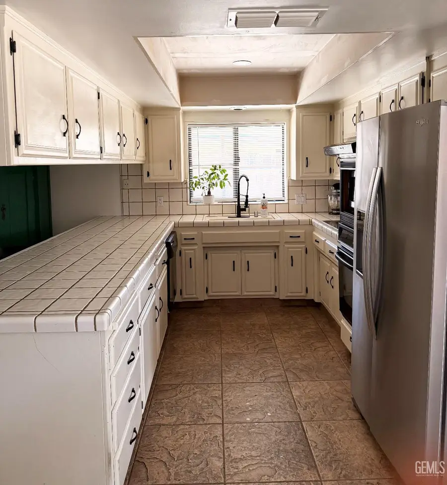 7200 DARRIN AVENUE, Bakersfield, CA 93308 - Image #3