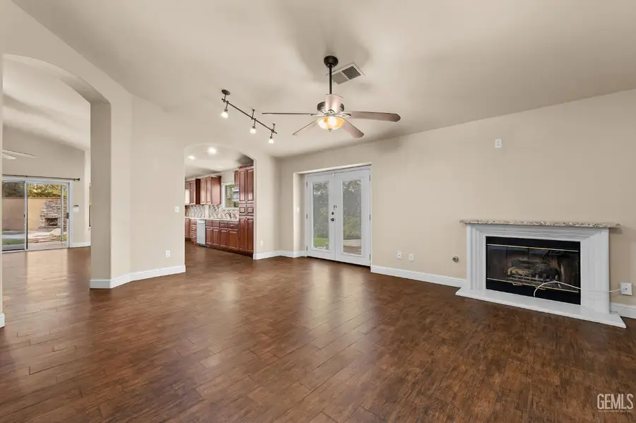 808 CRYSTAL DOWNS COURT, Bakersfield, CA 93312 - Image #3