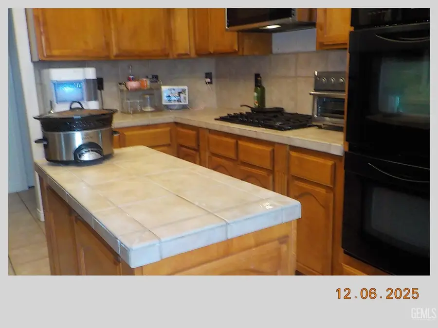 10106 SALEROSA COURT, Bakersfield, CA 93312 - Image #2
