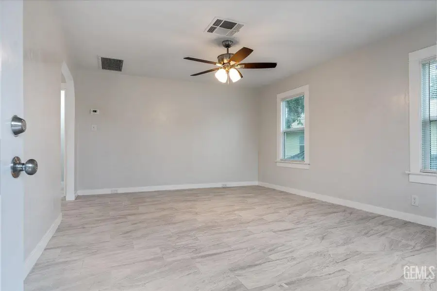 300 A STREET, Bakersfield, CA 93304 - Image #2