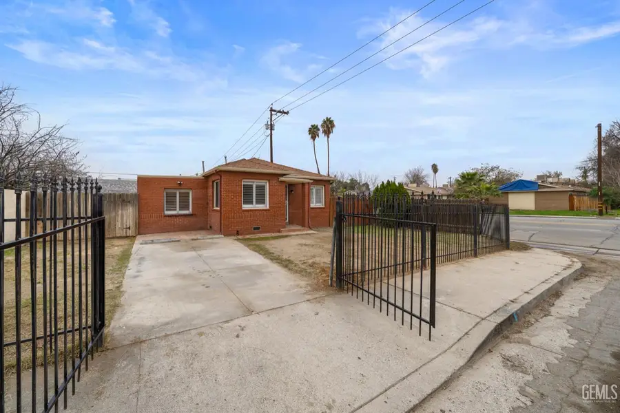927 BERNARD STREET, Bakersfield, CA 93305 - Image #2