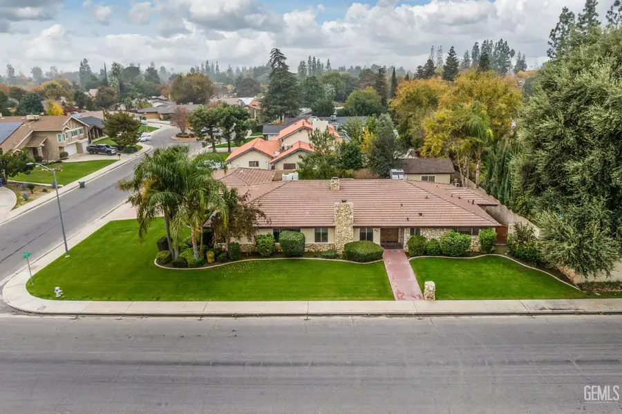 421 MONTALVO DRIVE, Bakersfield, CA 93309 - Image #2