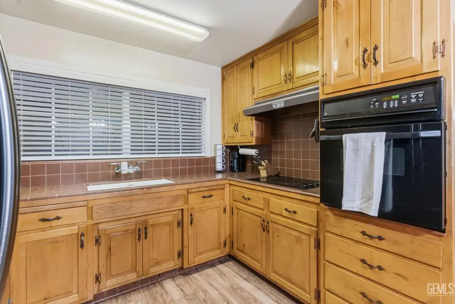 2501 EMERALD STREET, Bakersfield, CA 93304 - Image #3