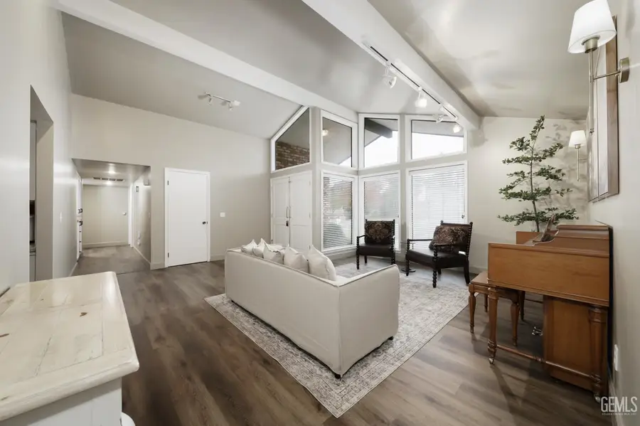 1113 CALLE EXTRANO, Bakersfield, CA 93309 - Image #3