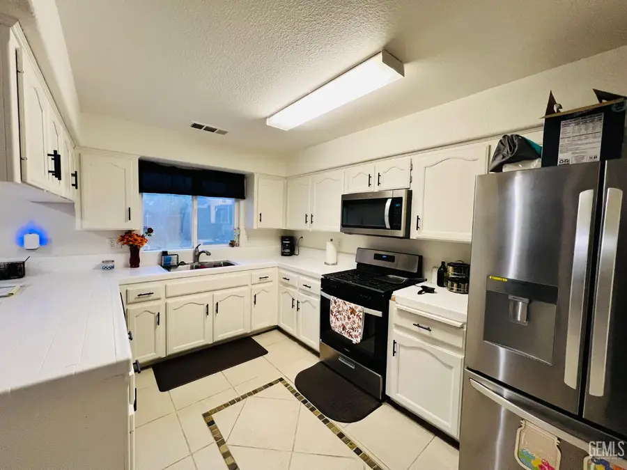 1957 GREENBRIER COURT, Wasco, CA 93280 - #3